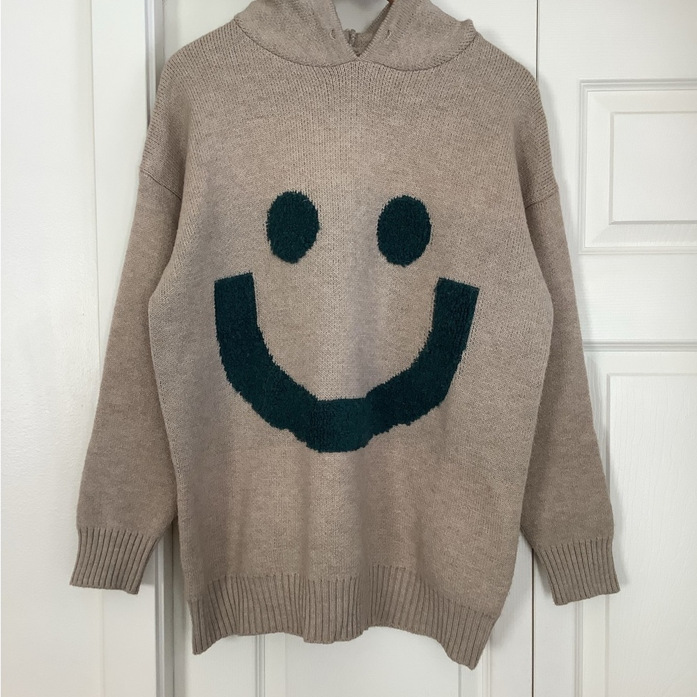 Alicedudu Oversized Smiley Face Hoodie..